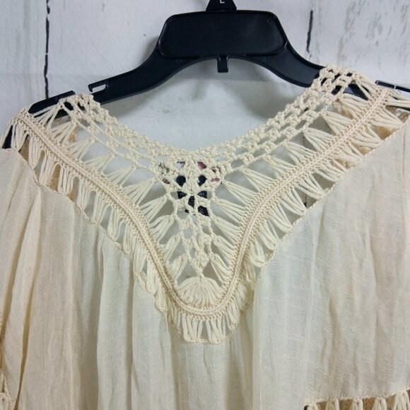 Questions Ivory Crochet Cardigan - Picture 3 of 13